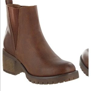 Jody ribbed block heel Chelsea boot